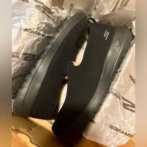 Womens Skechers GOwalk Joy - Sensation Fashion Sneaker (Size 11) BRAND NEW